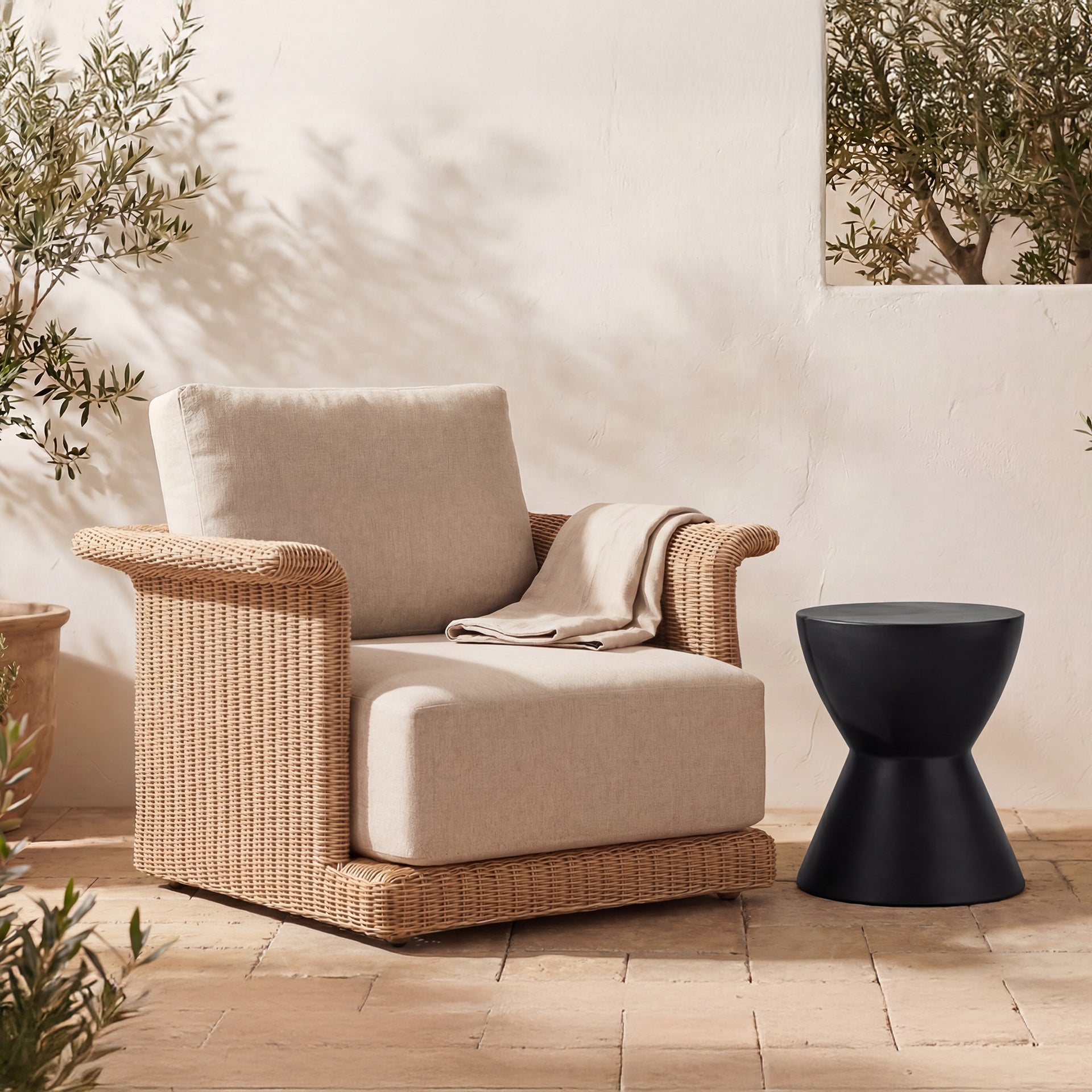 Cillian Accent Stool, Round Fibre Reinforced Natural Concrete, Terrazzo Finish, Black