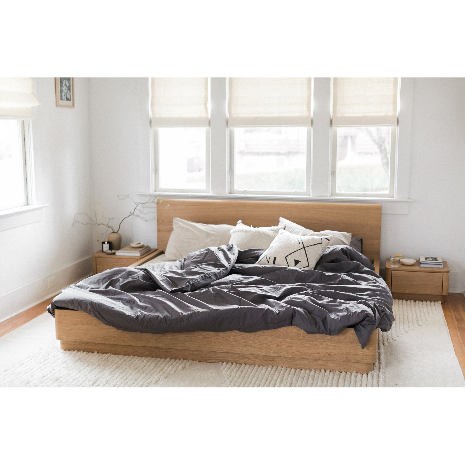 Odette King Bed - Soft Low Design in Solid Oak and Oak Veneer in Light Brown